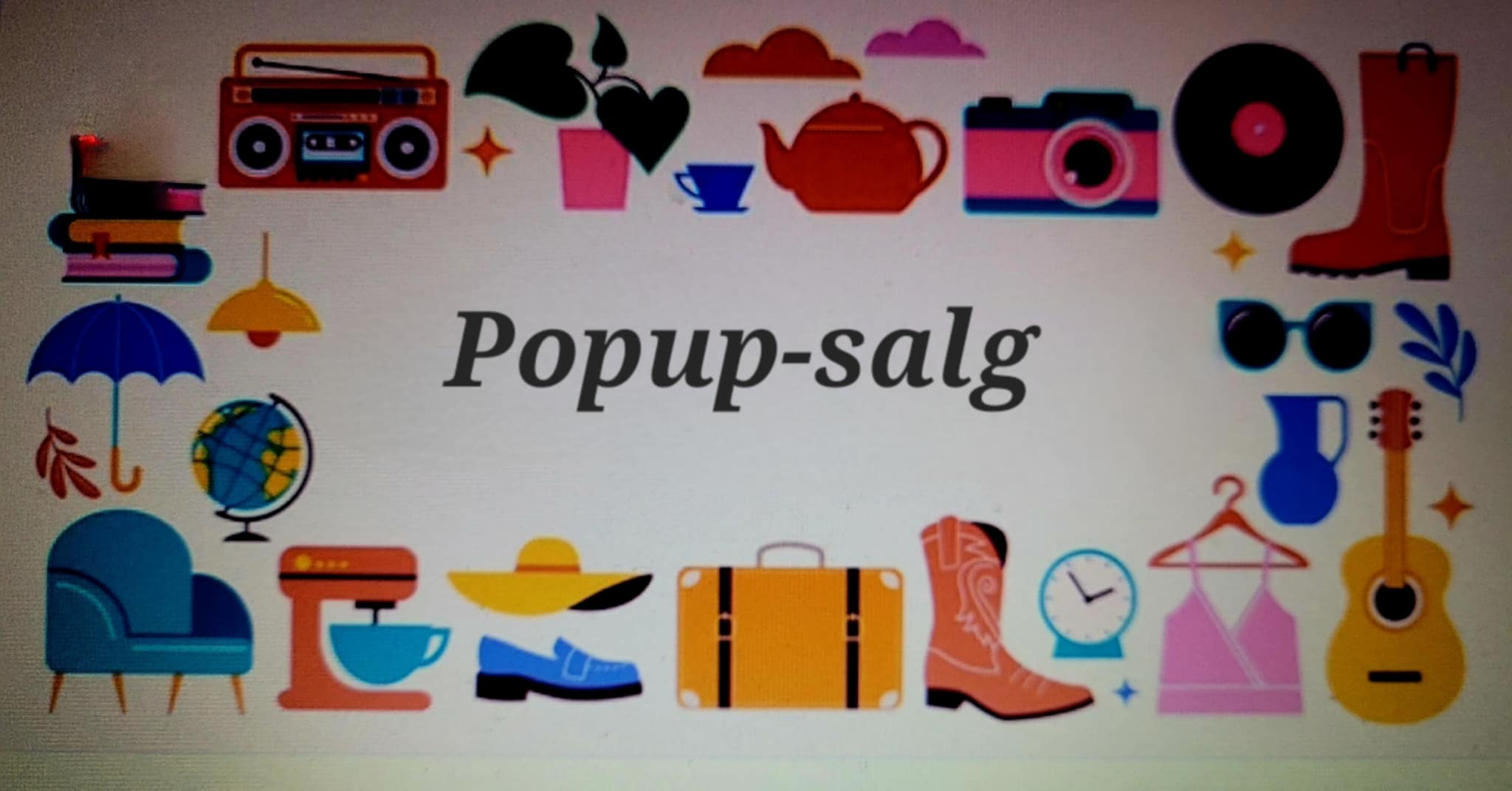 Popup-salg med variasjoner av varer som klær, sko, bøker, husholdningsapparater og dekorasjoner.